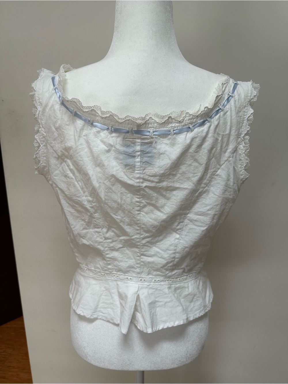 UNIF Rue Top White Ruffle Button-Front Lace Trim Top - Picture 3 of 4